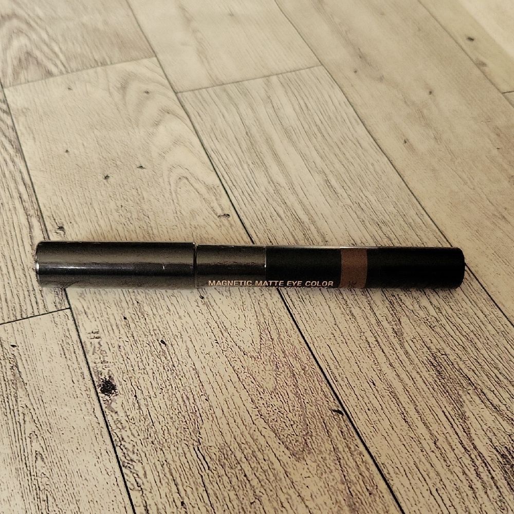 Nudestix Magnetic Matte Eye Color - Taupe